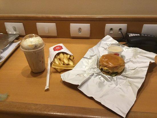 Famous Burger Copacabana